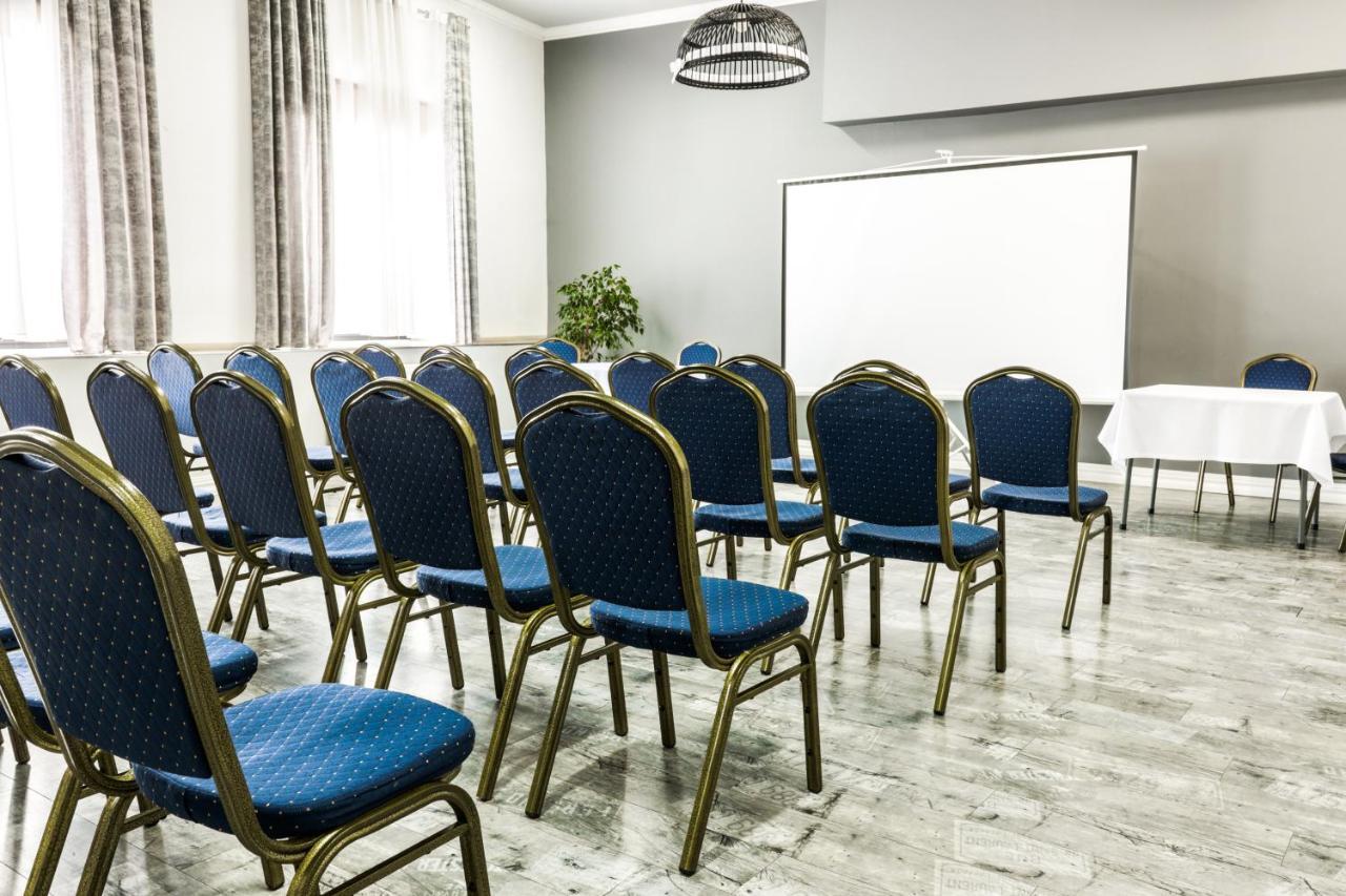 Hotel Opera Тарновске Гори Екстериор снимка