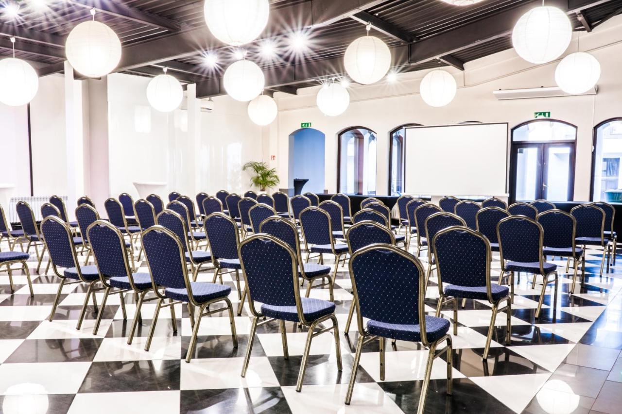 Hotel Opera Тарновске Гори Екстериор снимка