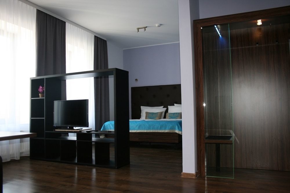Hotel Opera Тарновске Гори Екстериор снимка
