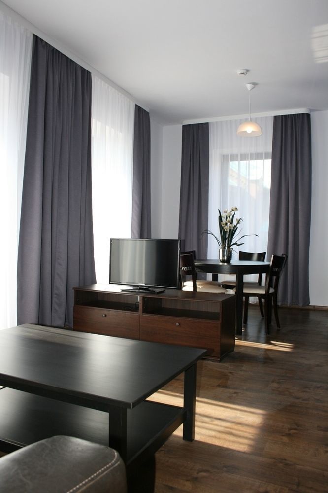 Hotel Opera Тарновске Гори Екстериор снимка