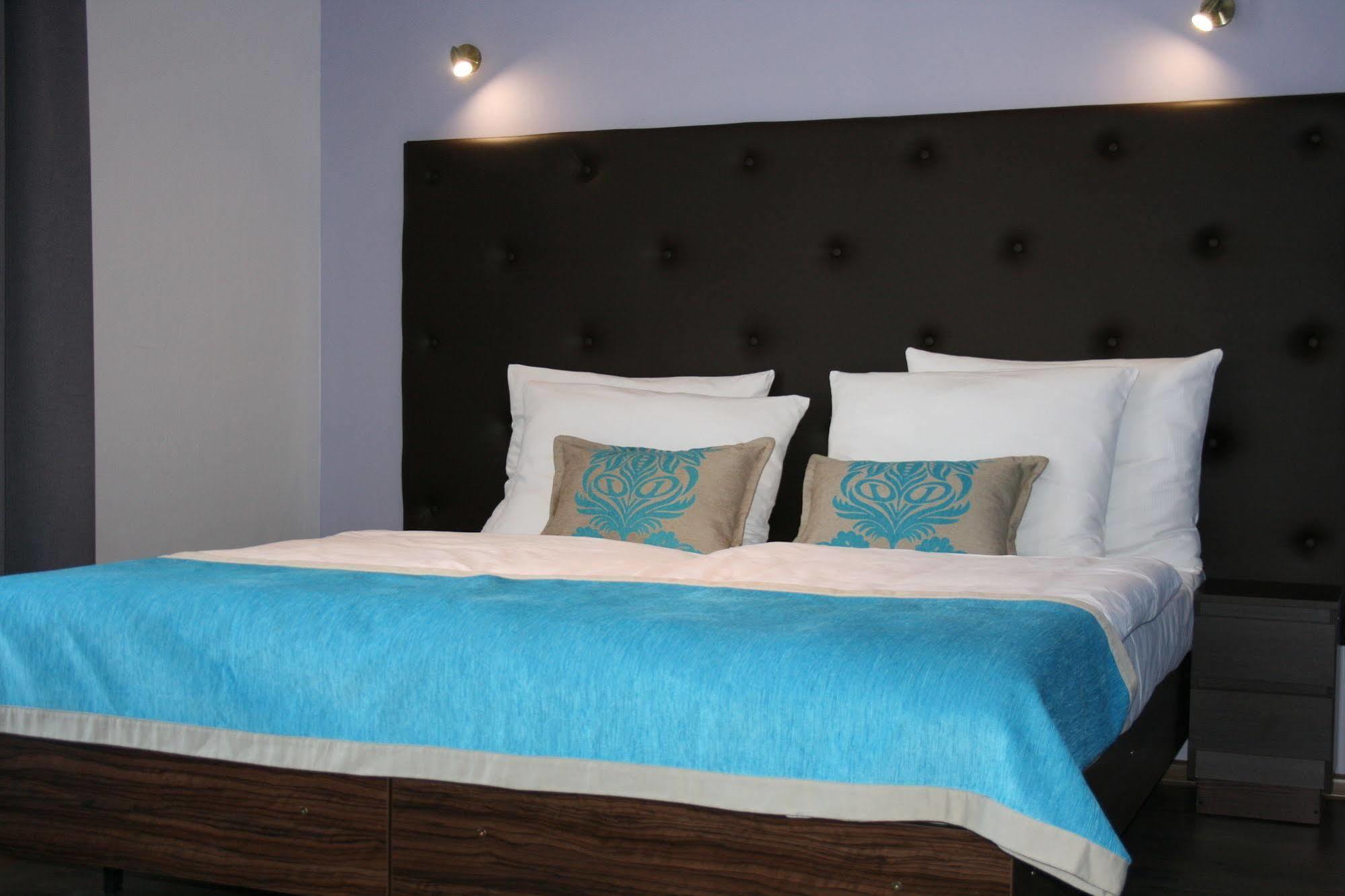 Hotel Opera Тарновске Гори Екстериор снимка