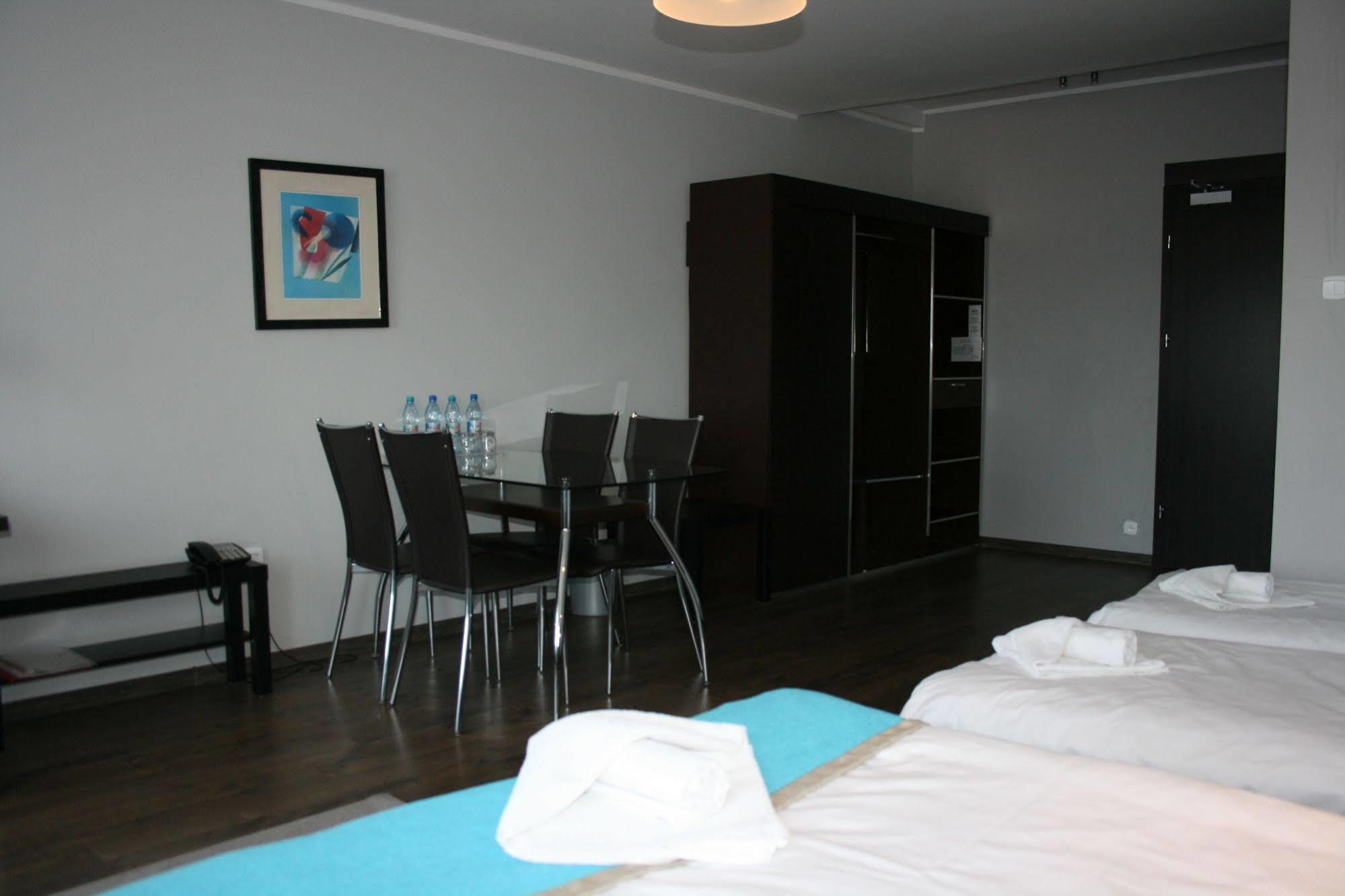 Hotel Opera Тарновске Гори Екстериор снимка